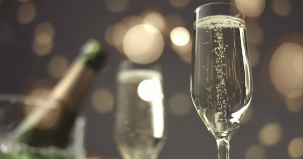 игристое в бокале