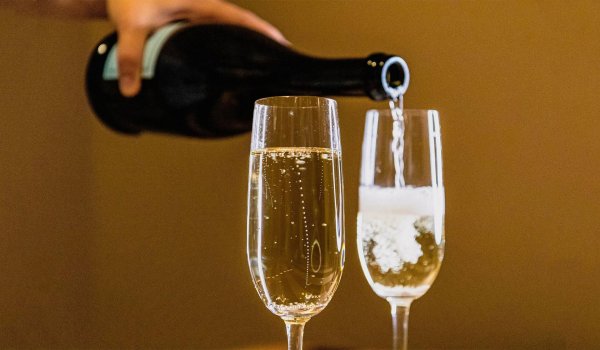шампанское в бокалах