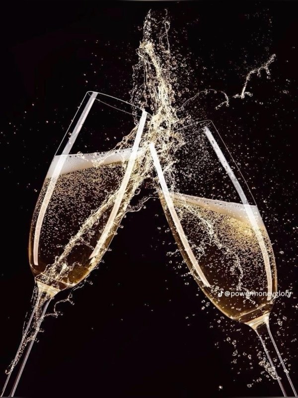 два бокала шампанского