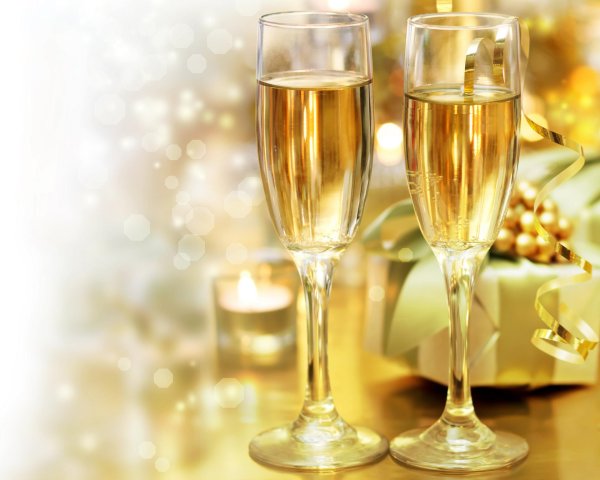шампанское и бокалы