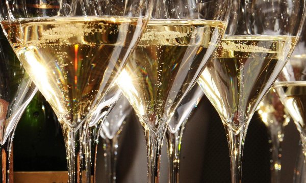 вино шампанское