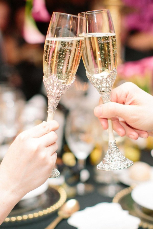 шампанское и бокалы