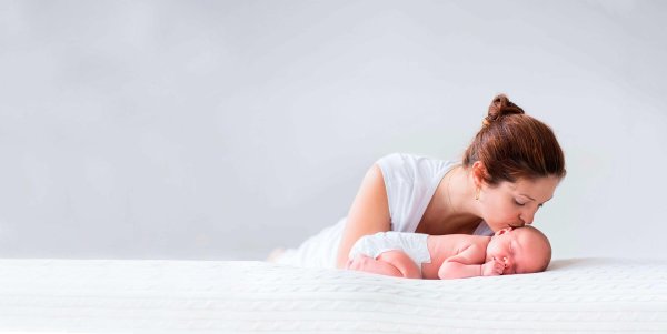 мама с новорожденным