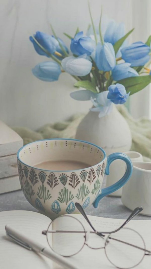 тюльпаны голубые