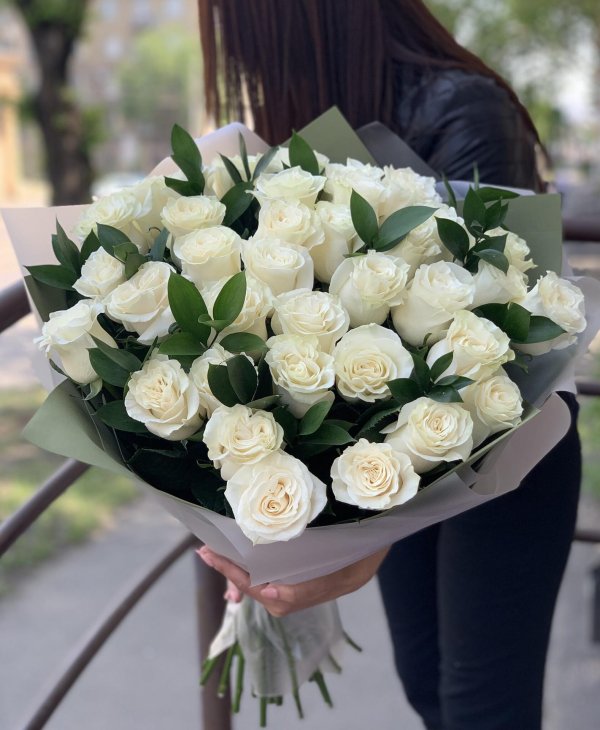 Белые розы букеты большие