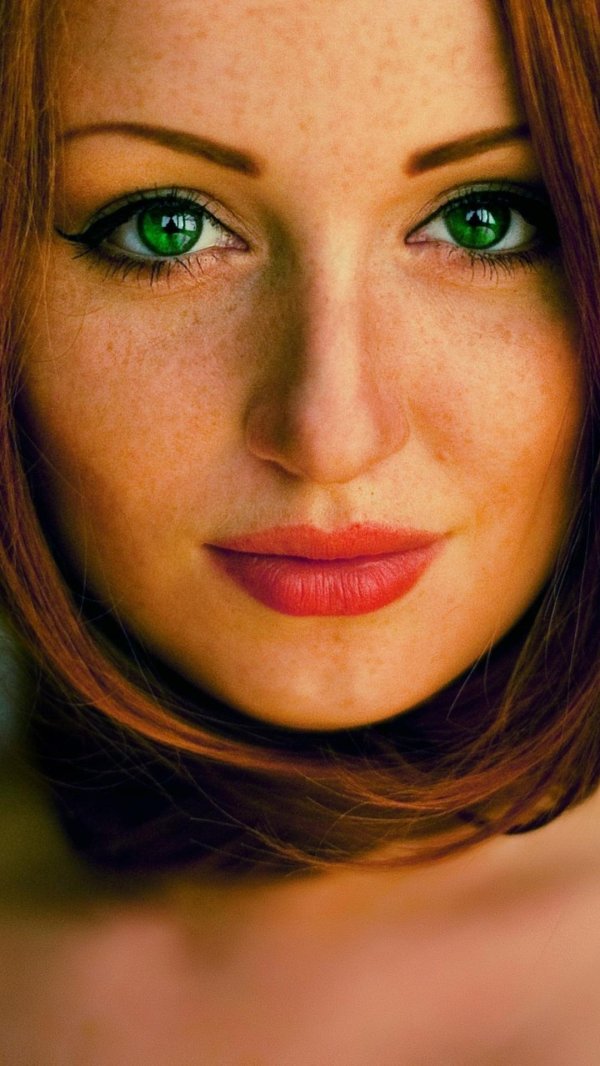 Глаза зеленые
