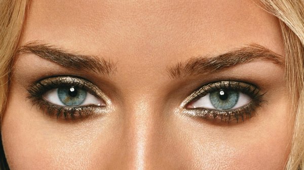 Глаза зеленые