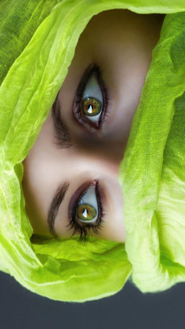 Глаза зеленые