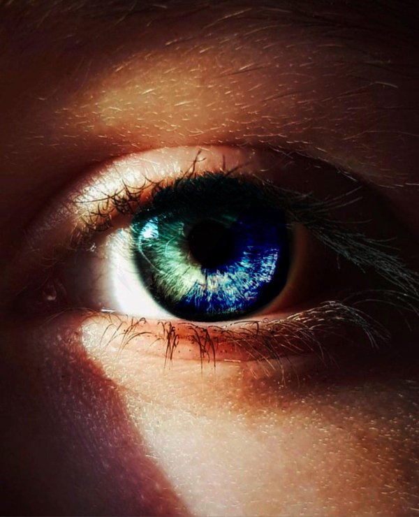 Глаза зеленые