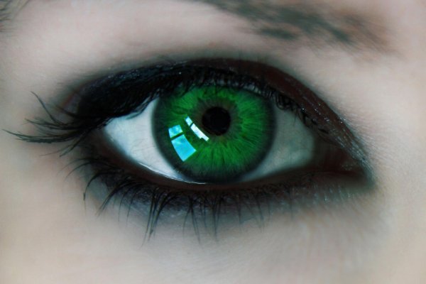 Глаза зеленые