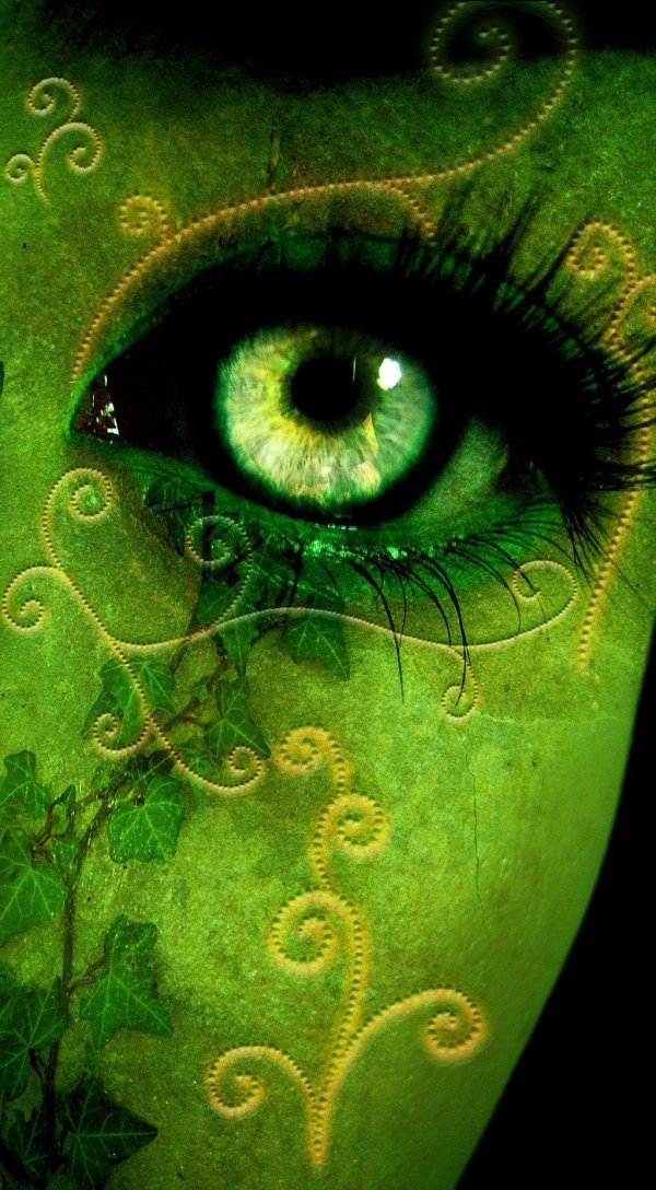 Глаза зеленые