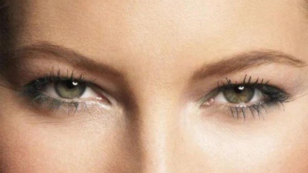 Глаза зеленые