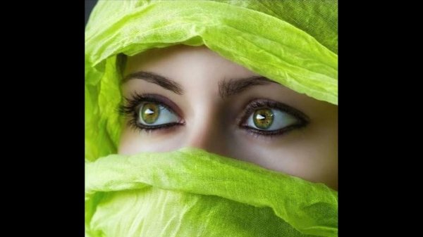 Глаза зеленые