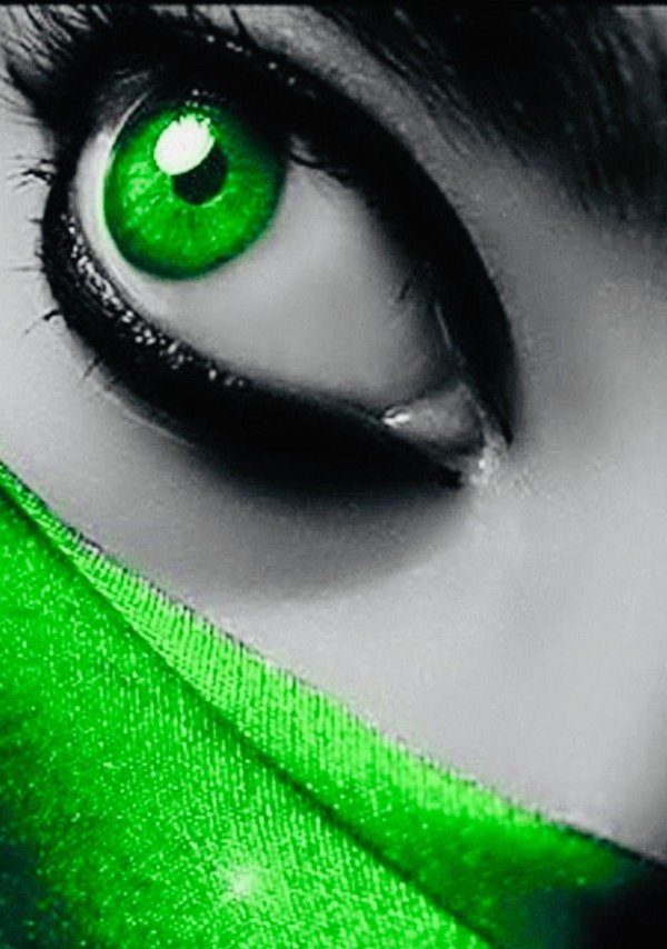 Глаза зеленые