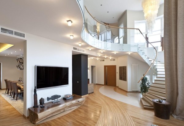 Внутри дома