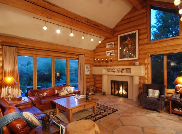 Внутри дома