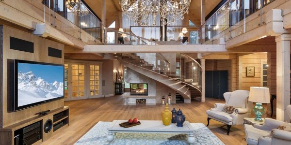 Внутри дома