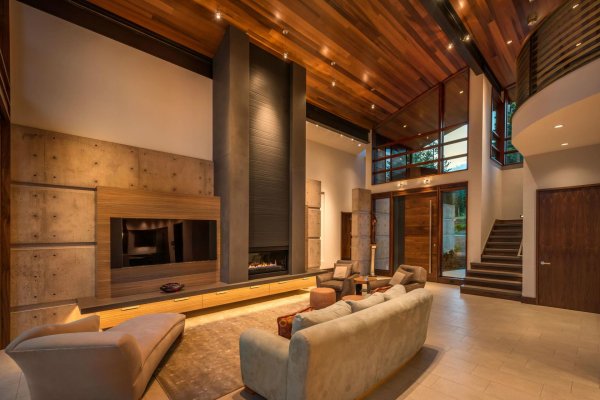 Внутри дома