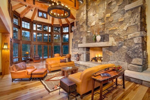 Внутри дома