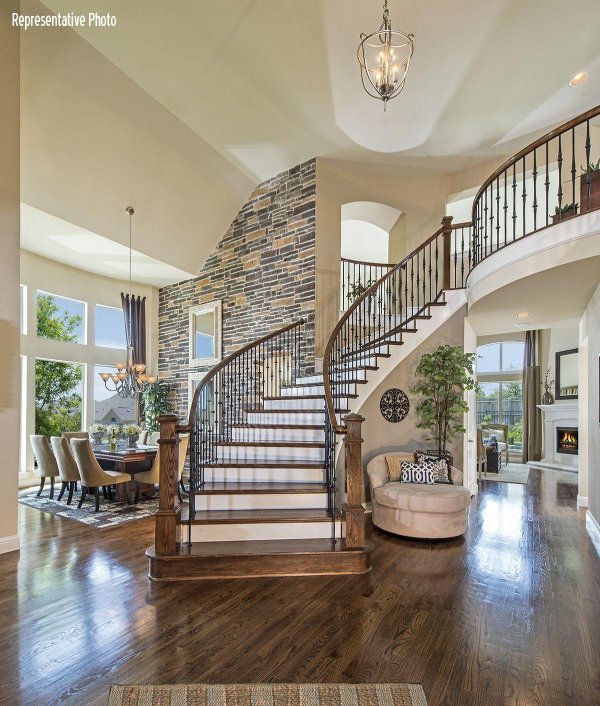 Внутри дома