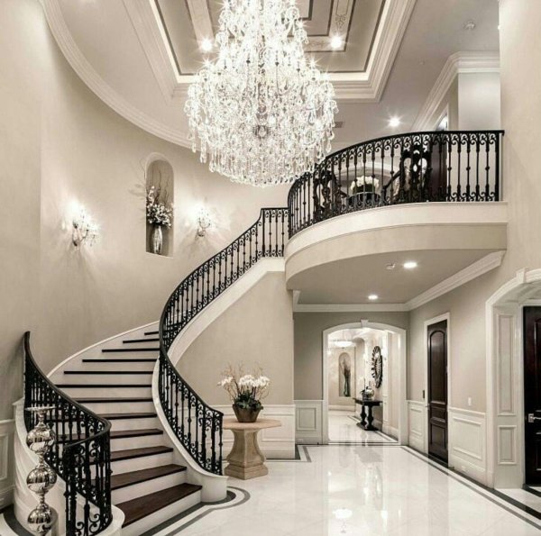 Внутри дома