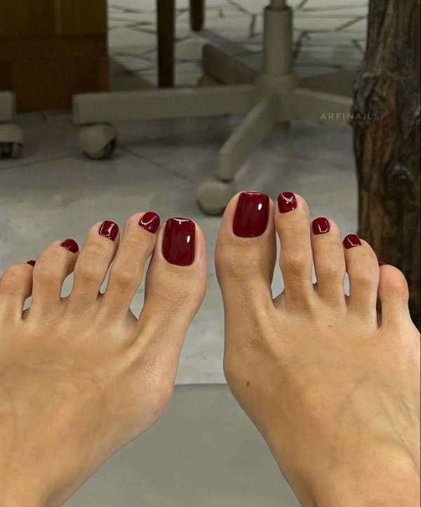 Педикюр на ногах