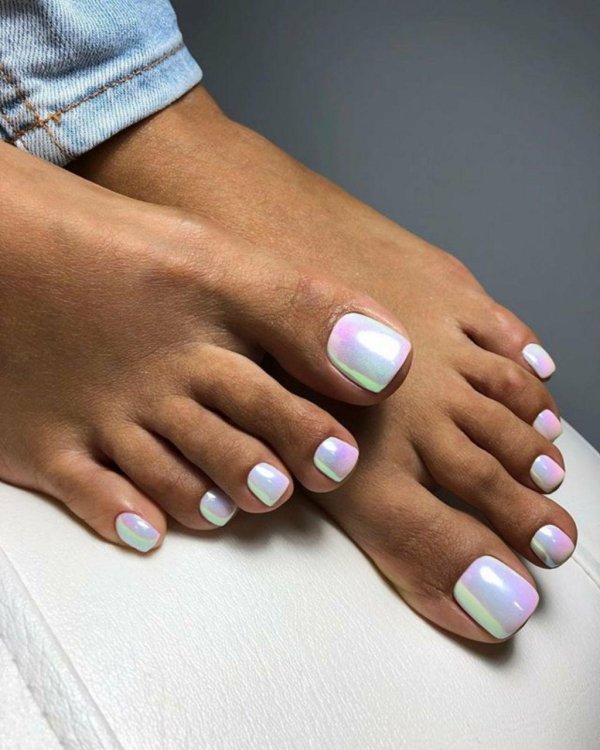 Педикюр на ногах