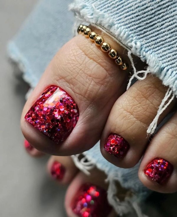 Педикюр на ногах