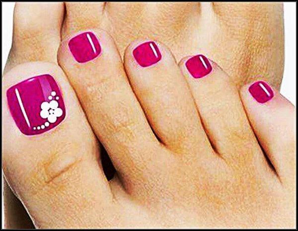 Педикюр на ногах
