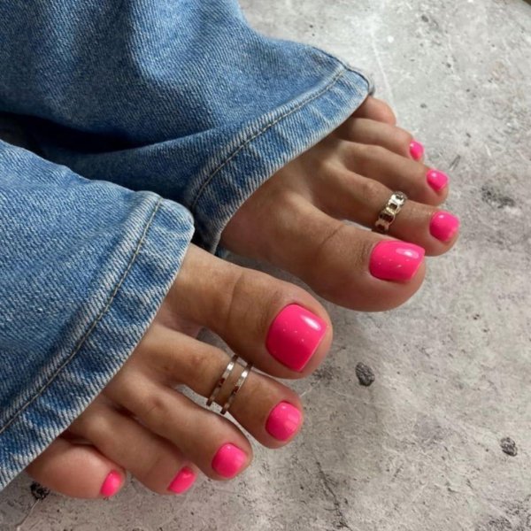 Педикюр на ногах