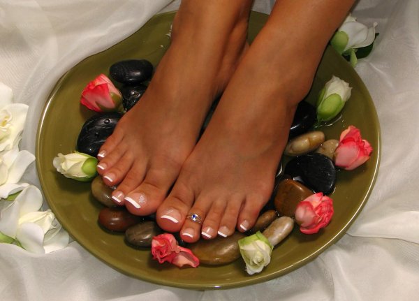 Педикюр на ногах