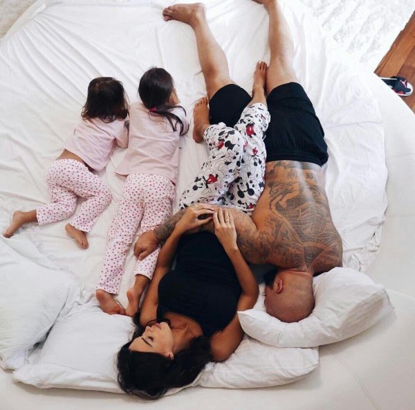 С детьми семья