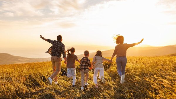 С детьми семья