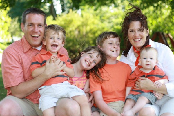 С детьми семья