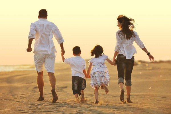 С детьми семья