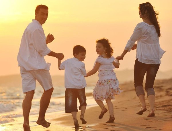 С детьми семья