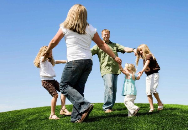 С детьми семья