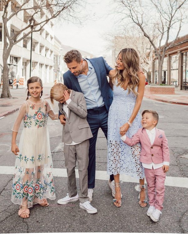 С детьми семья