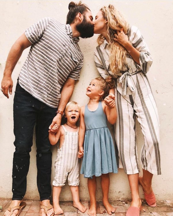 С детьми семья