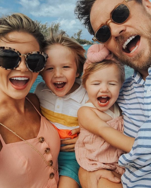 С детьми семья