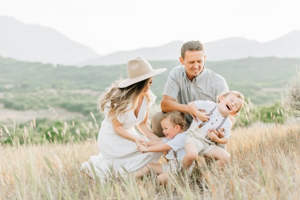 С детьми семья