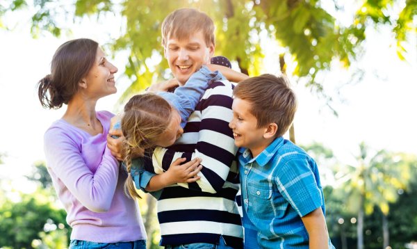 С детьми семья