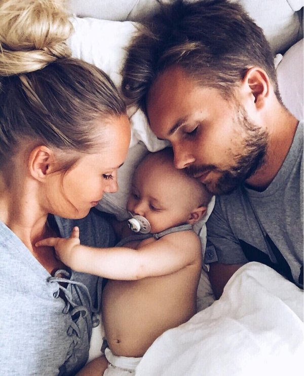 С детьми семья