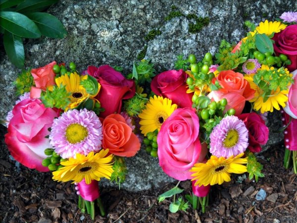 яркие букеты