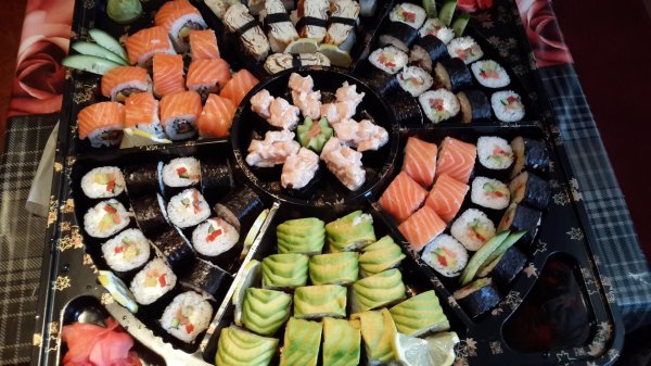 Суши и роллы