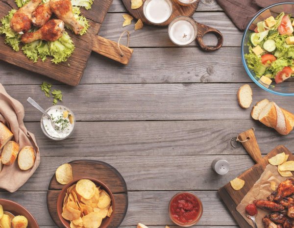 С блюдами и едой