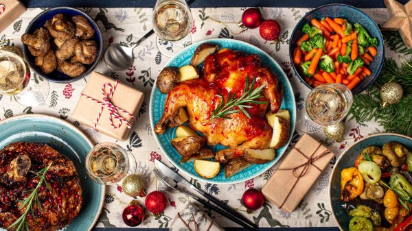 С блюдами и едой