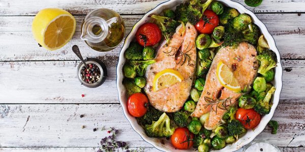 С блюдами и едой