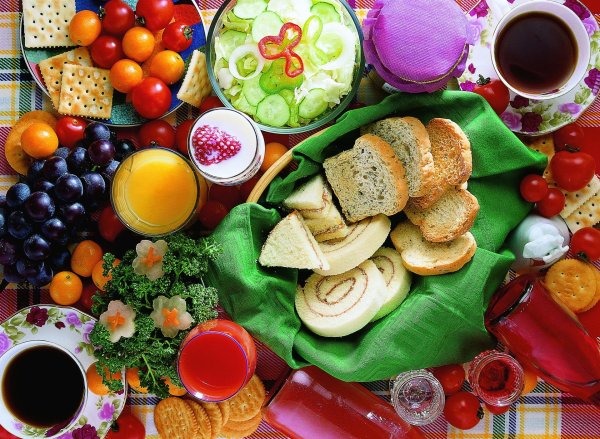 С блюдами и едой