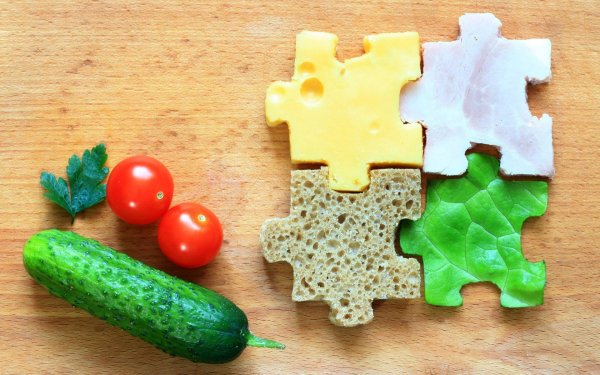 С блюдами и едой